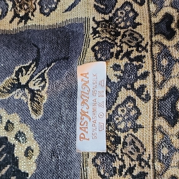 Pashmina and Silk Wrap - Picture 4 of 8